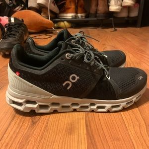 On Running CloudStratus mens sz 8